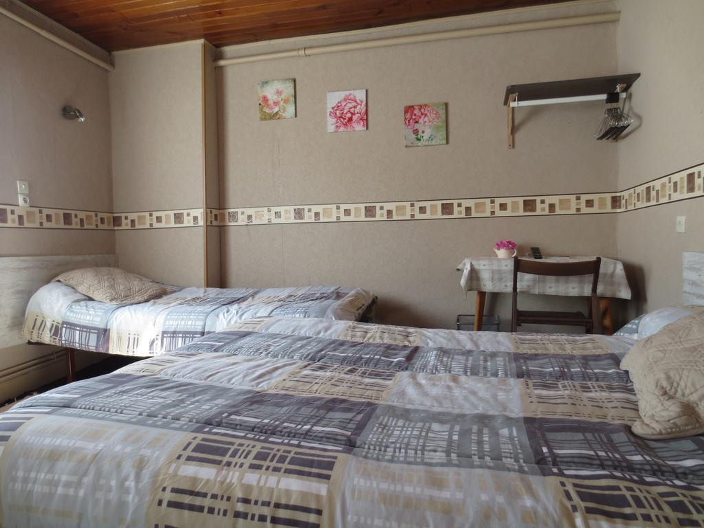 Hotel Les Deux Cols Сант-Мари-де-Кампан Стая снимка